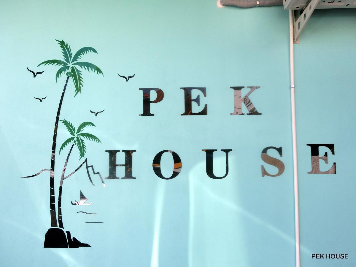 Pek House Daire Phuket Dış mekan fotoğraf